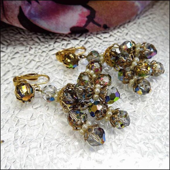 1950s Hattie Carnegie Chandelier Earrings Silver Crystals w Pearls - Picture 7 of 7